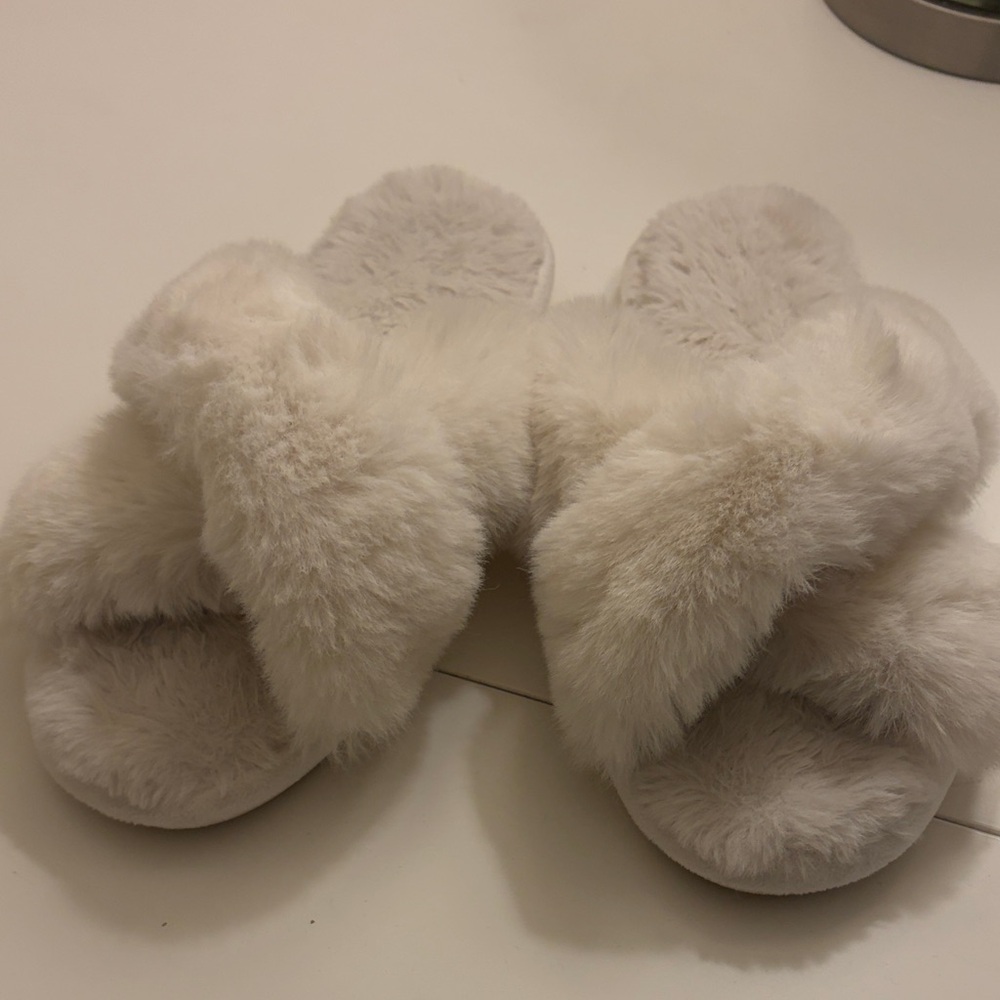 White Furry Flip Flop Style Slippers